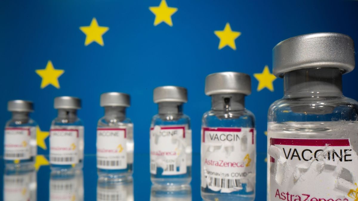 Krevní sraženiny se vyskytly u jednoho ze 100 tisíc lidí očkovaných AstraZenekou